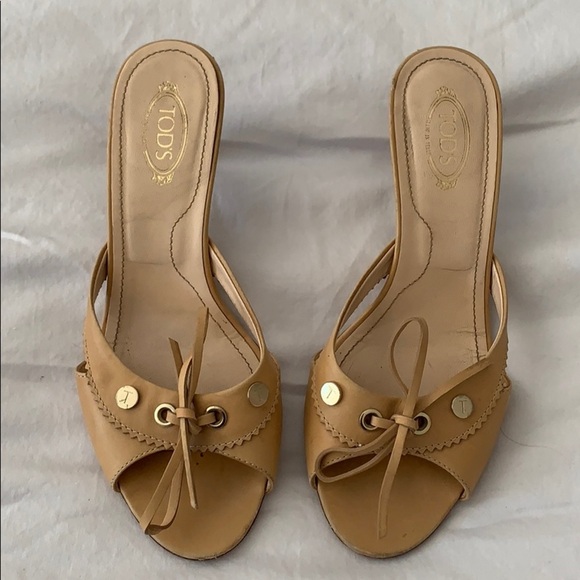 Tods Leather Slip On Sandals with Bow Size 6.5